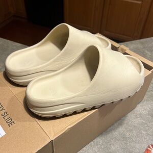 Yeezy slides. Size 8 Bone